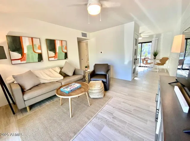 $1,900 | 5811 East Surrey Drive, Unit 2, Cave Creek, AZ 85331