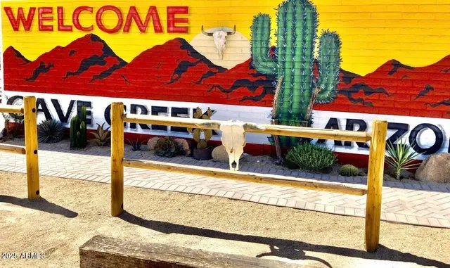 $1,900 | 5811 East Surrey Drive, Unit 2, Cave Creek, AZ 85331