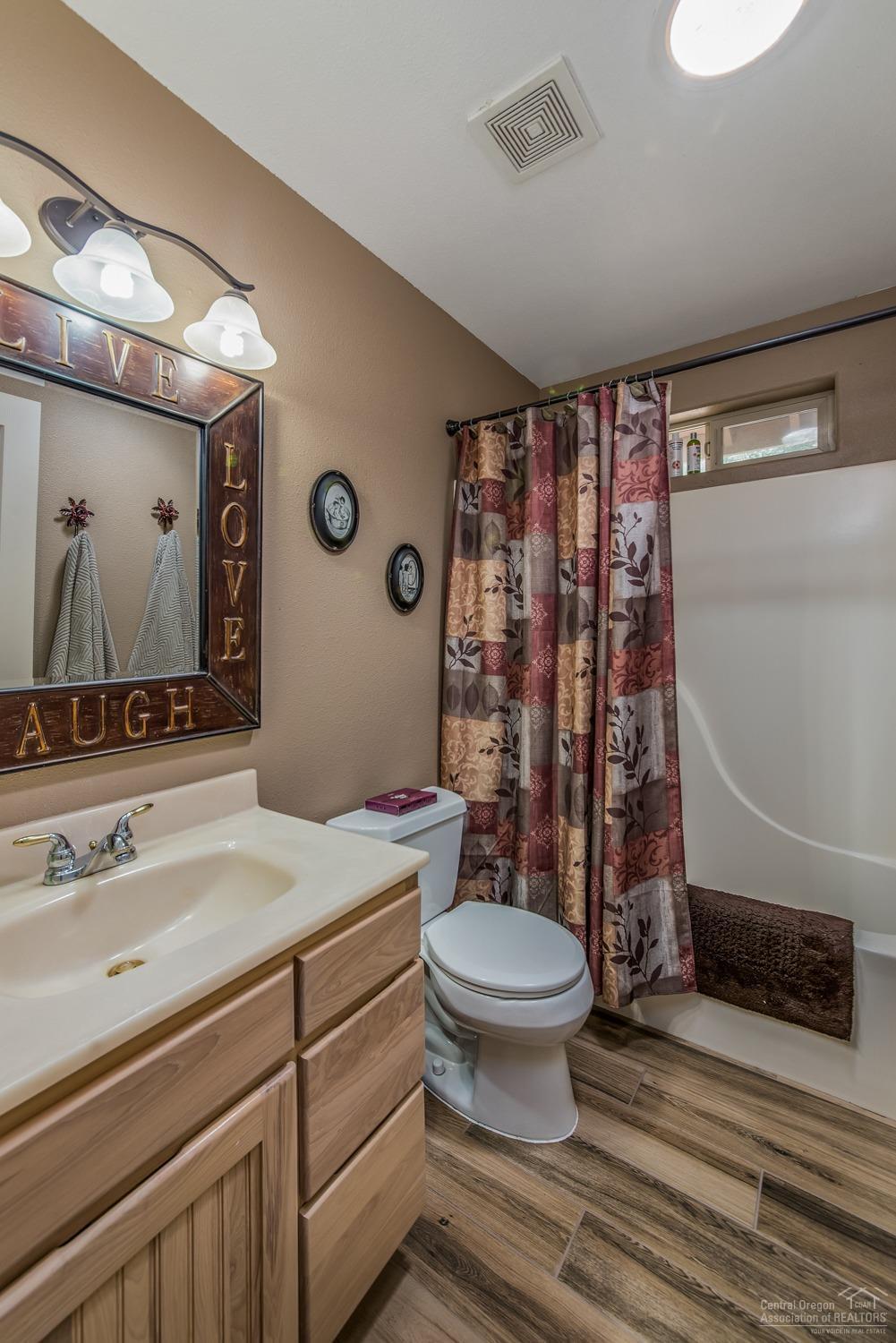 19257 Indian Summer Road Bend, OR 97702 - Photo 17 of 25 Main level master bath