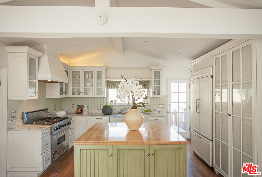 1923 Rockefeller Lane Redondo Beach, CA 90278 - Photo 12 of 32 Gallery Image 12