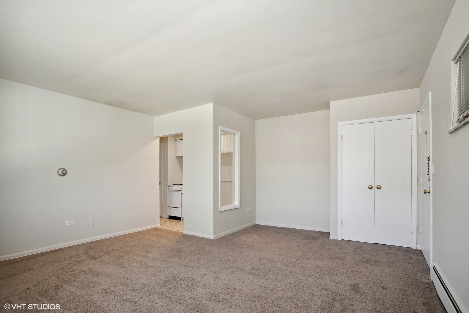 724 North Western Avenue, Unit L Park Ridge, IL 60068 - Photo 3 of 11 a view of an empty room