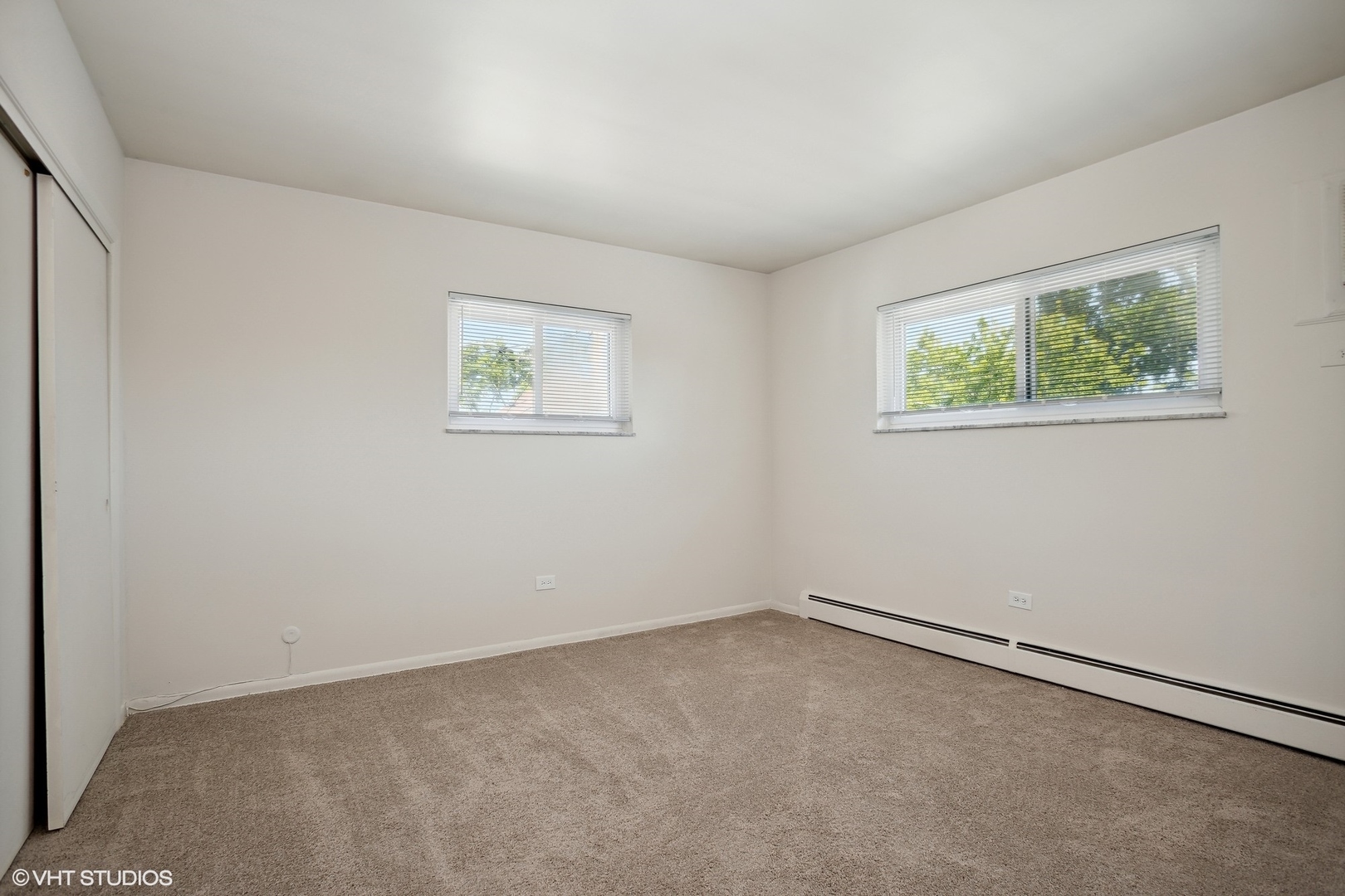 724 North Western Avenue, Unit L Park Ridge, IL 60068 - Photo 7 of 11 an empty room with a window