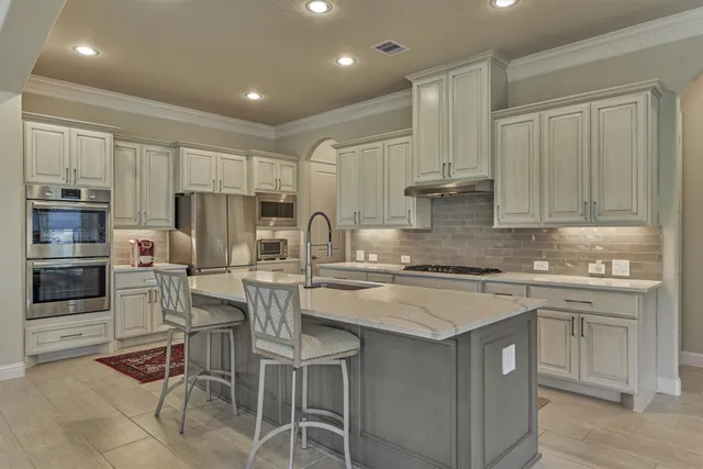 $699,000 | 122 Coral Bells Court, Conroe, TX 77304