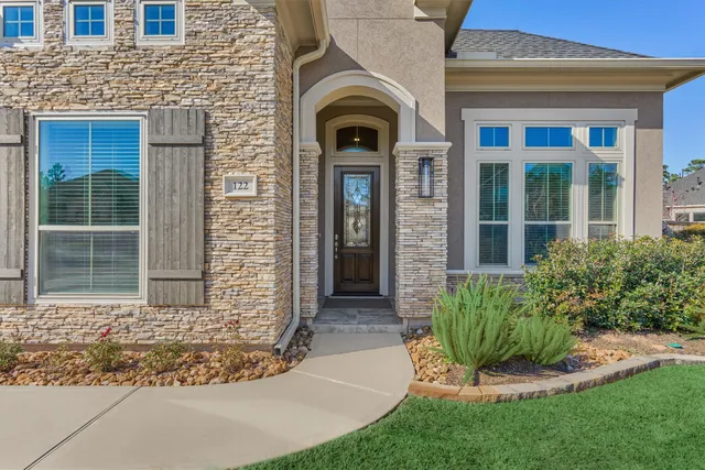 $699,000 | 122 Coral Bells Court, Conroe, TX 77304