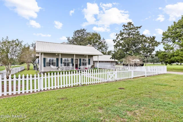 $350,000 | 8438 Dudley Road, Abbeville, LA 70510