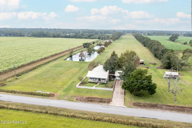 $350,000 | 8438 Dudley Road, Abbeville, LA 70510