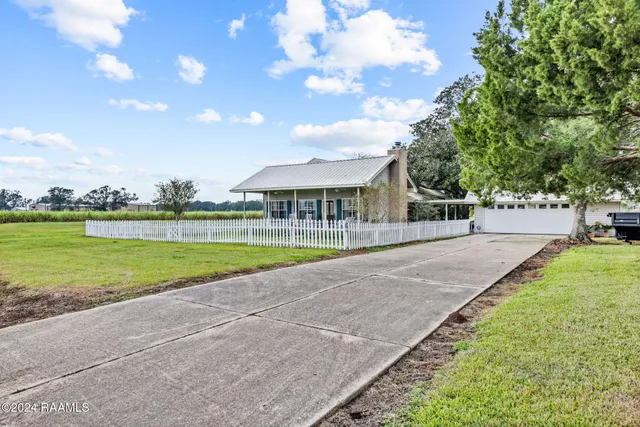 $350,000 | 8438 Dudley Road, Abbeville, LA 70510