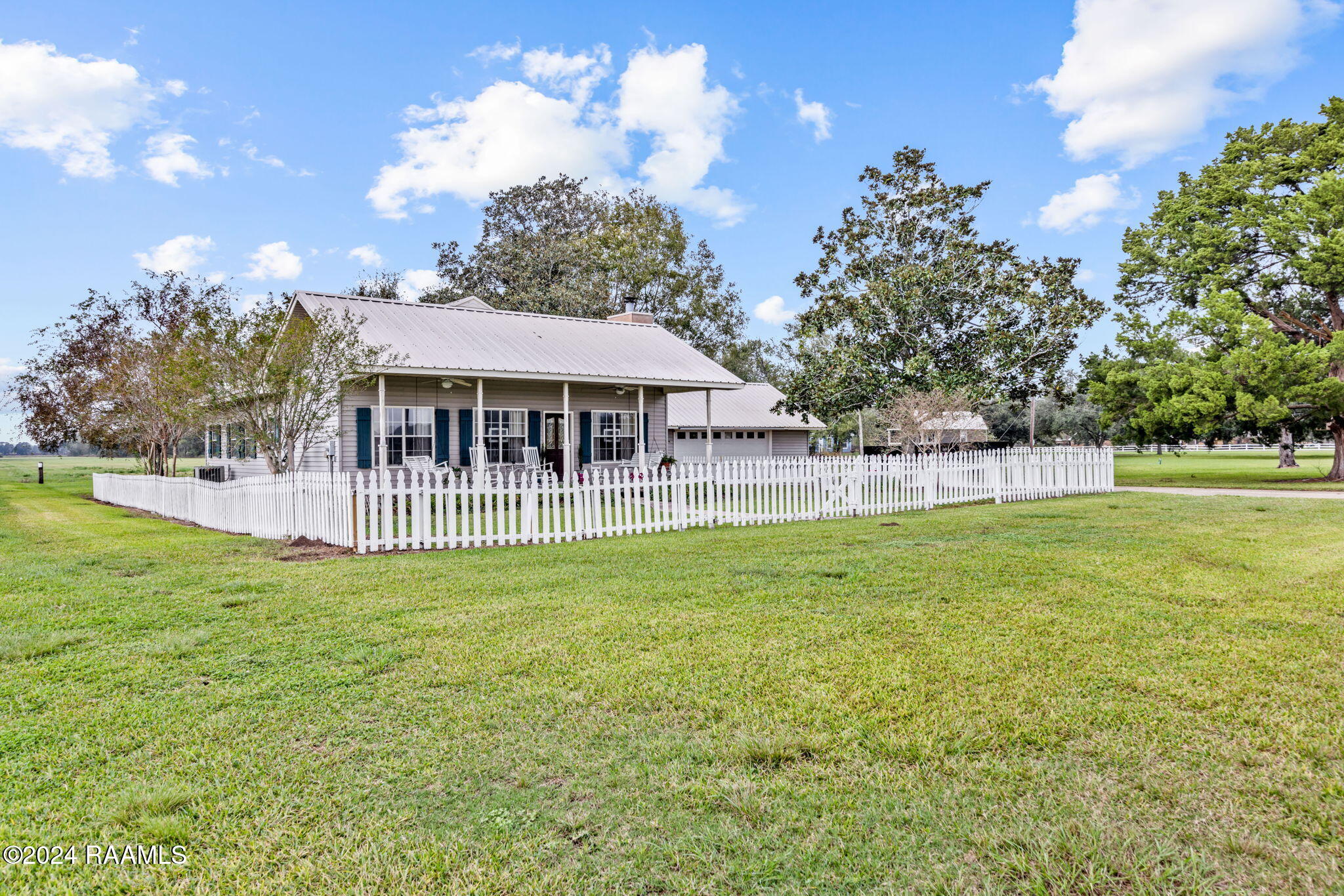 8438 Dudley Road Abbeville, LA 70510 - Photo 4 of 32 3-web-or-mls-8438 Dudley Rd-3