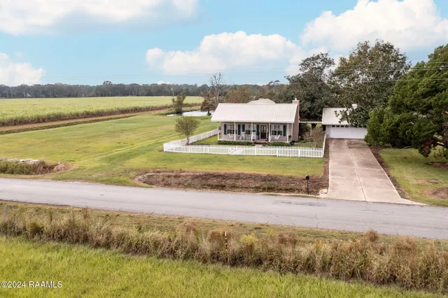 $350,000 | 8438 Dudley Road, Abbeville, LA 70510