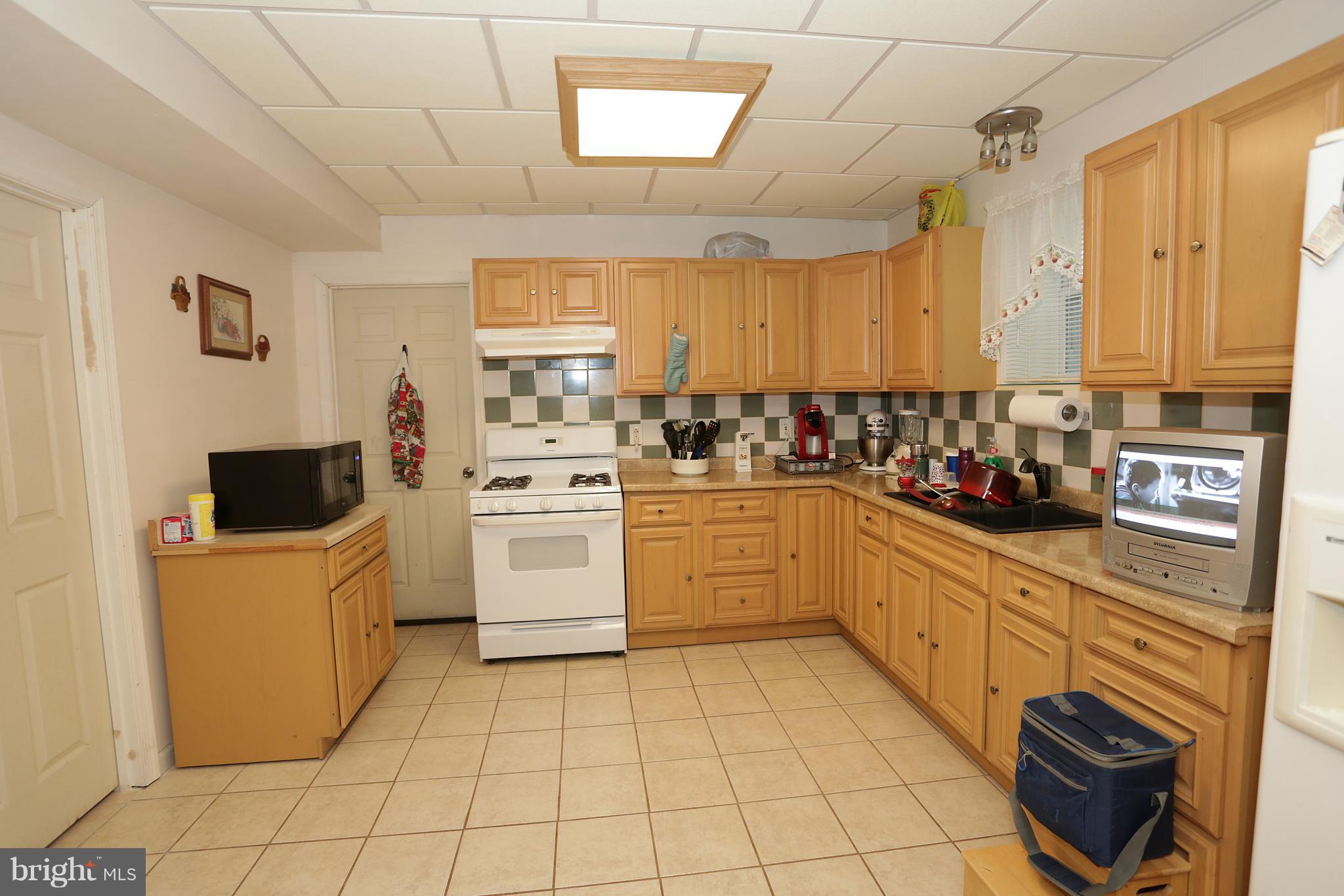 424 Pylesville Road Pylesville, MD 21132 - Photo 36 of 43 IN-LAW SUITE - LOWER LEVEL KITCHEN