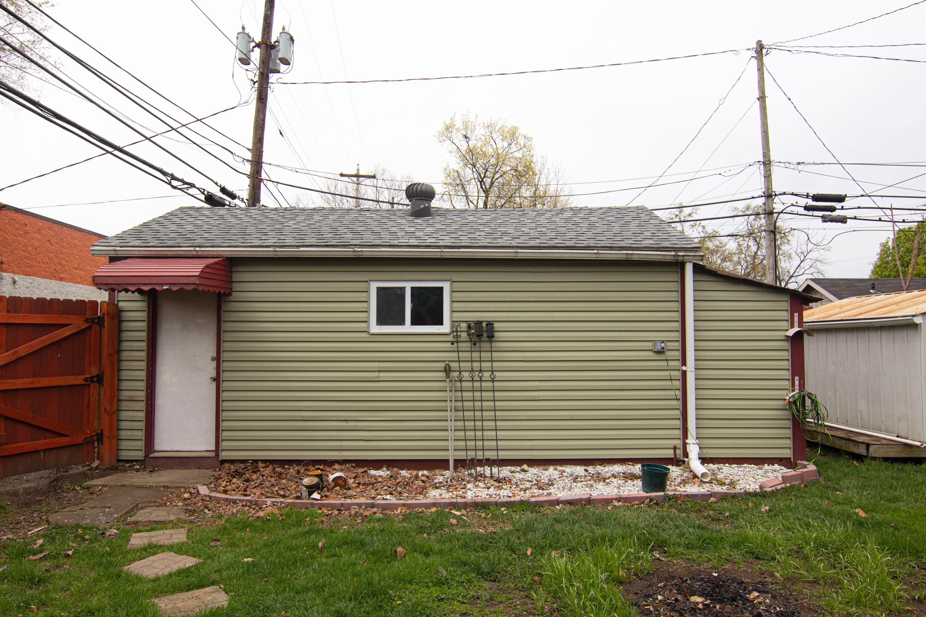 877 Elaine Road Columbus, OH 43213 - Photo 9 of 10