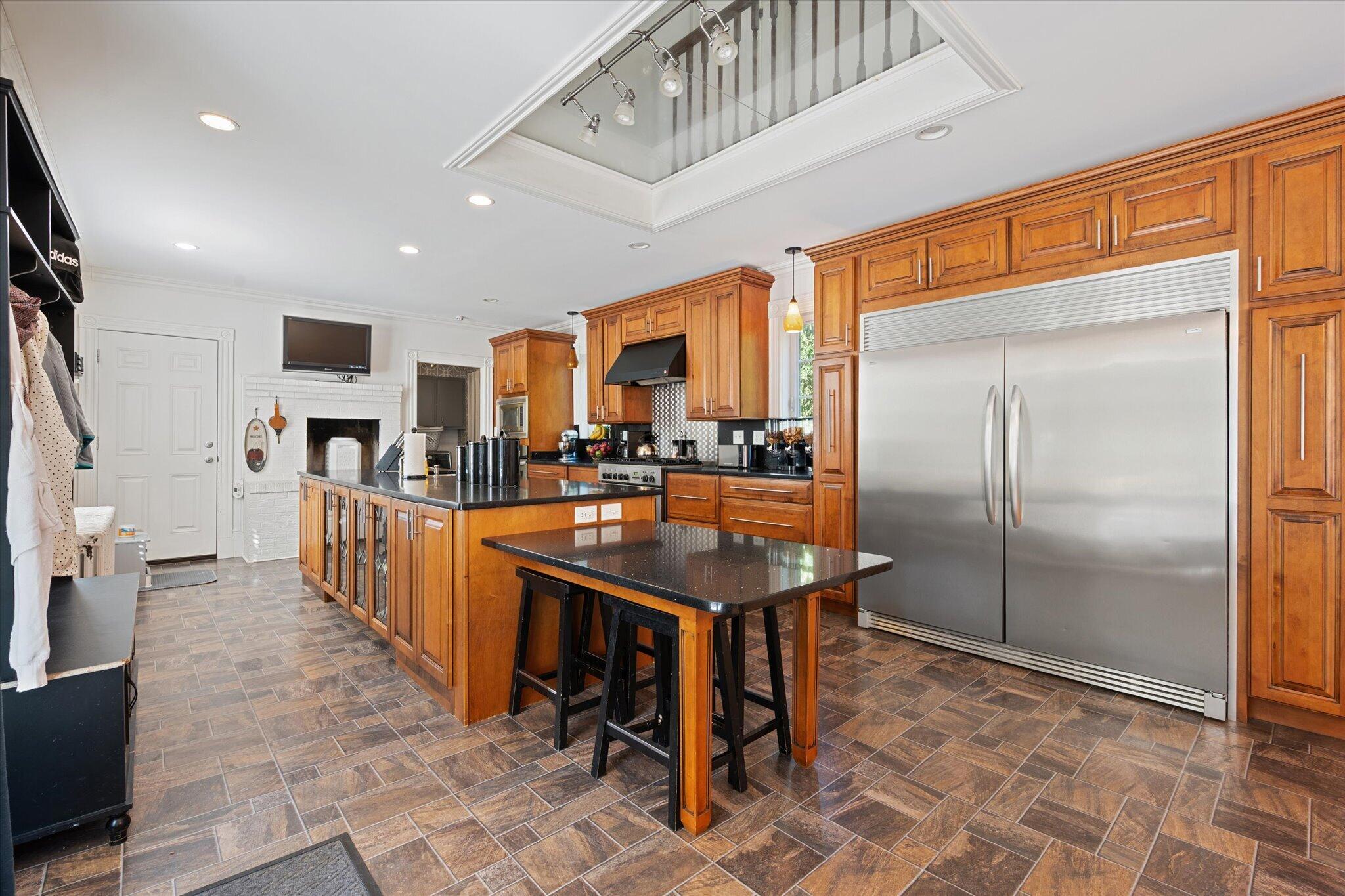 132 Main Road South Hampden, ME 04444 - Photo 7 of 71 07-Kitchen