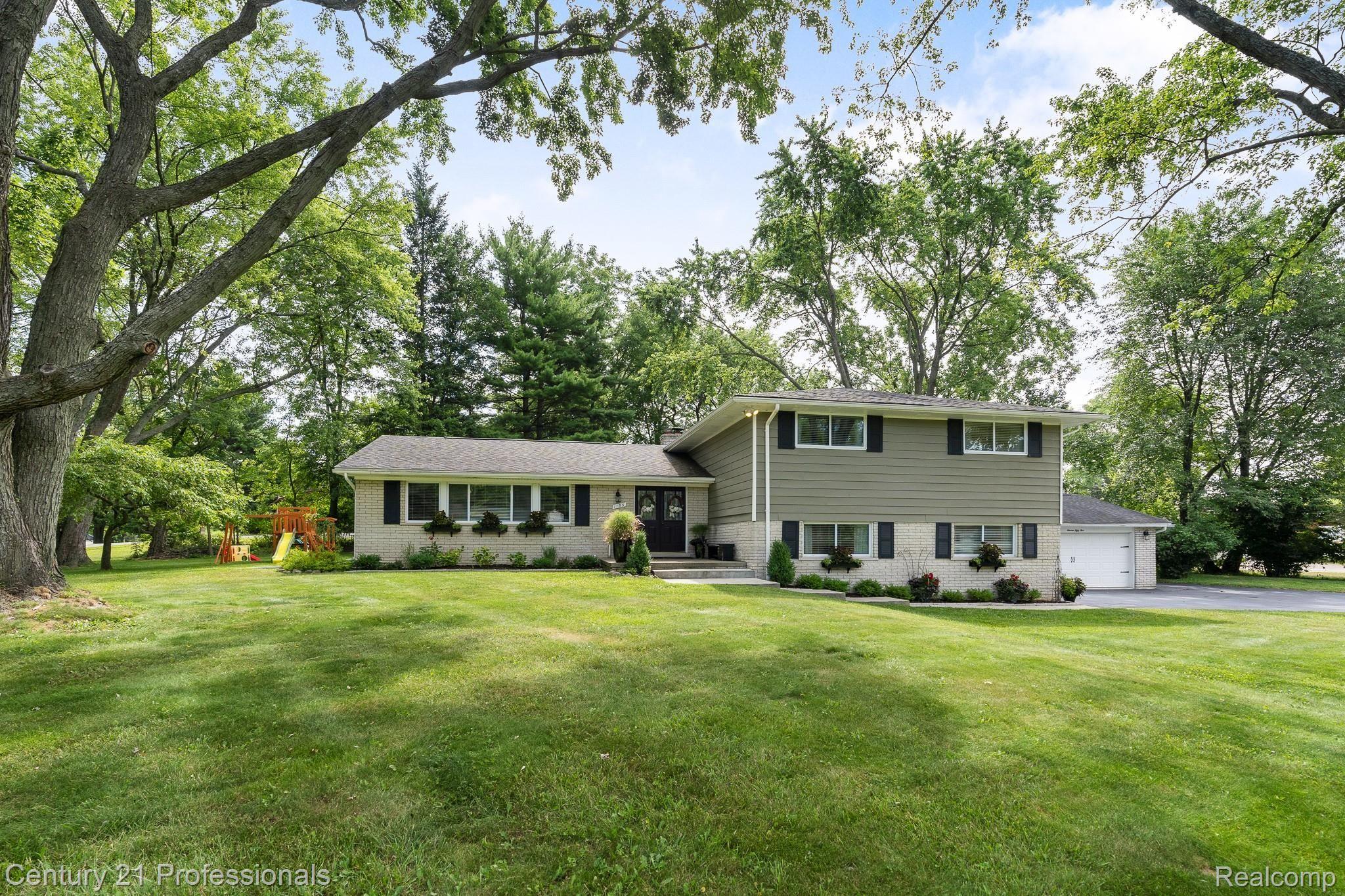 1155 Portsmouth Road Rochester, MI 48309 - Photo 58 of 60 Portsmouth MLS-057.jpg