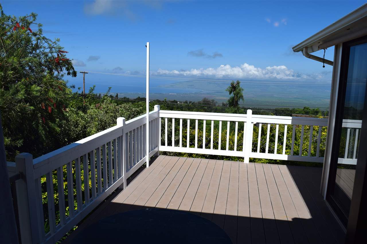 5011 Lower Kula Road Kula, HI 96790 - Photo 3 of 14 a view of balcony with wooden floor and fence