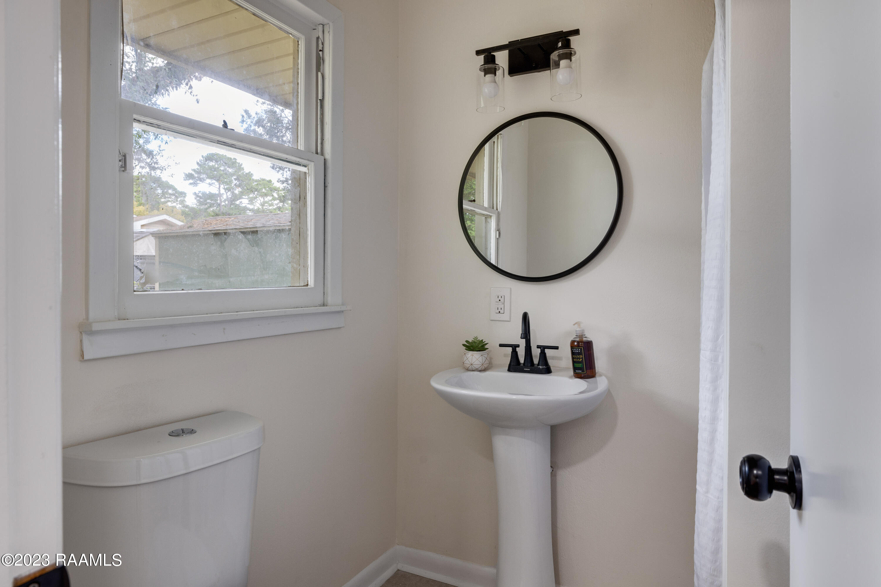305 River Road Lafayette, LA 70501 - Photo 17 of 25 305 River Rd-17