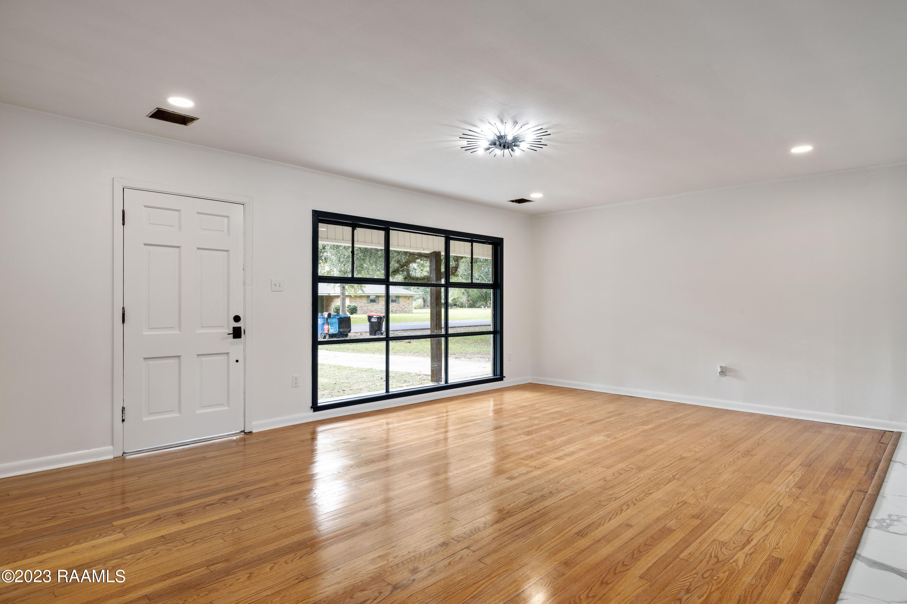305 River Road Lafayette, LA 70501 - Photo 5 of 25 305 River Rd-5