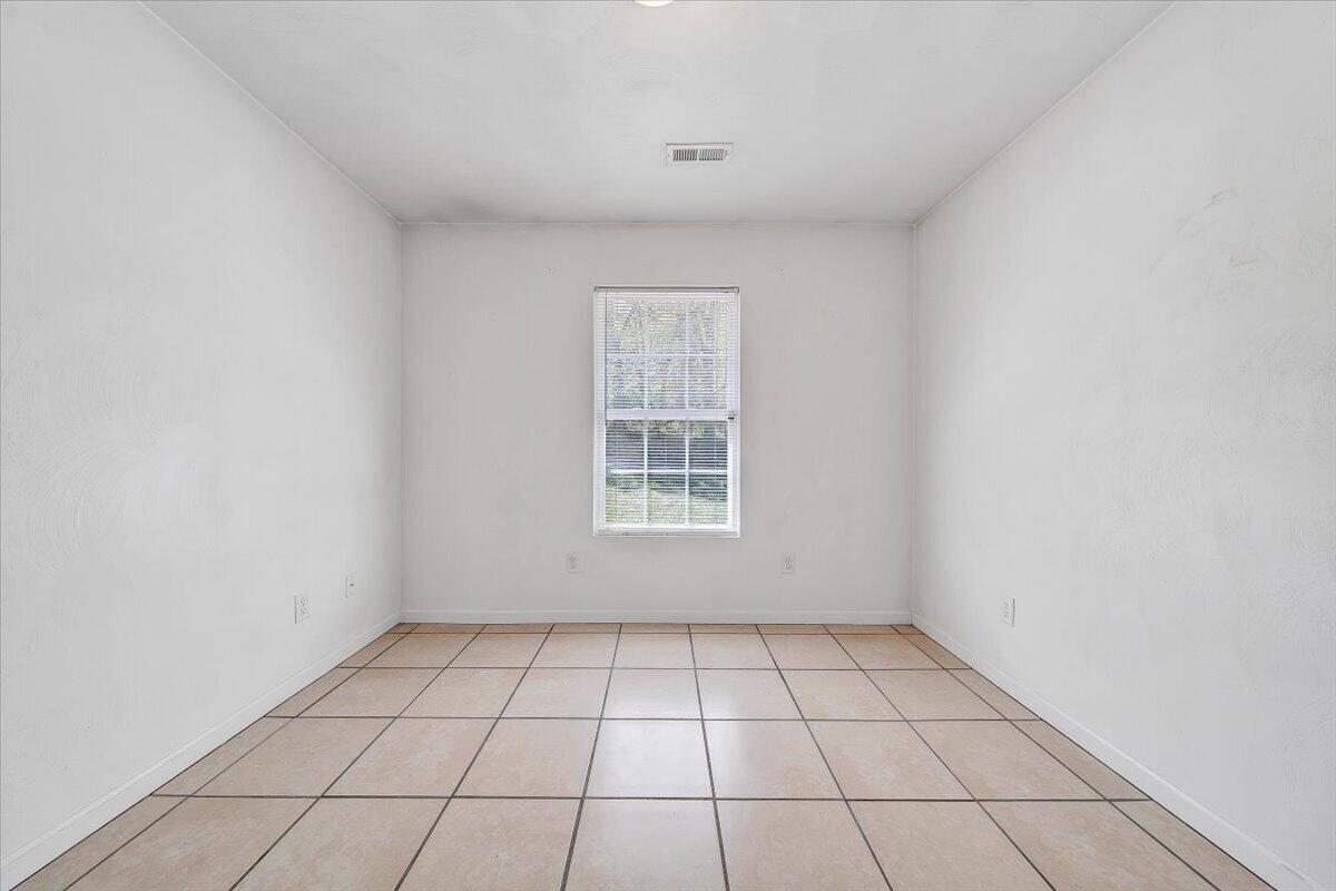 3824 Yellow Mountain Road Southeast Roanoke, VA 24014 - Photo 24 of 50 a view of an empty room and window