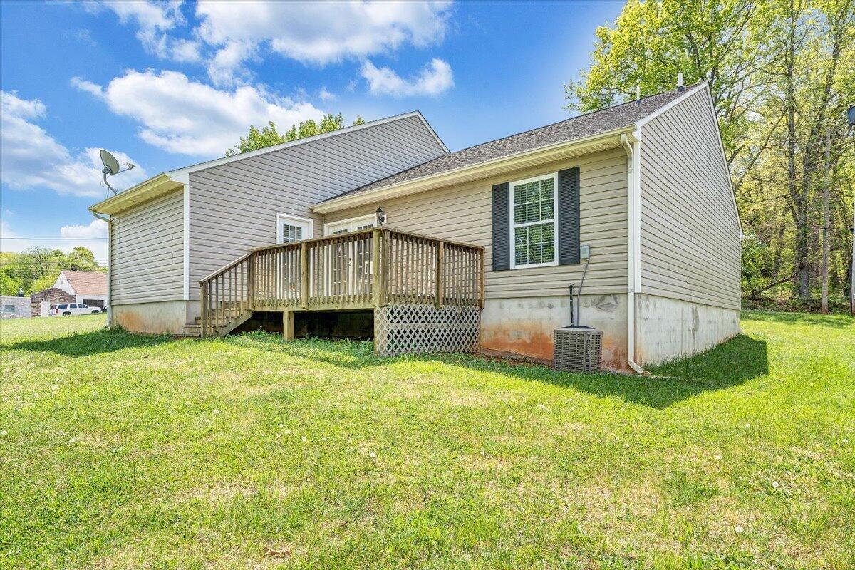 3824 Yellow Mountain Road Southeast Roanoke, VA 24014 - Photo 35 of 50 a view of a house with a backyard