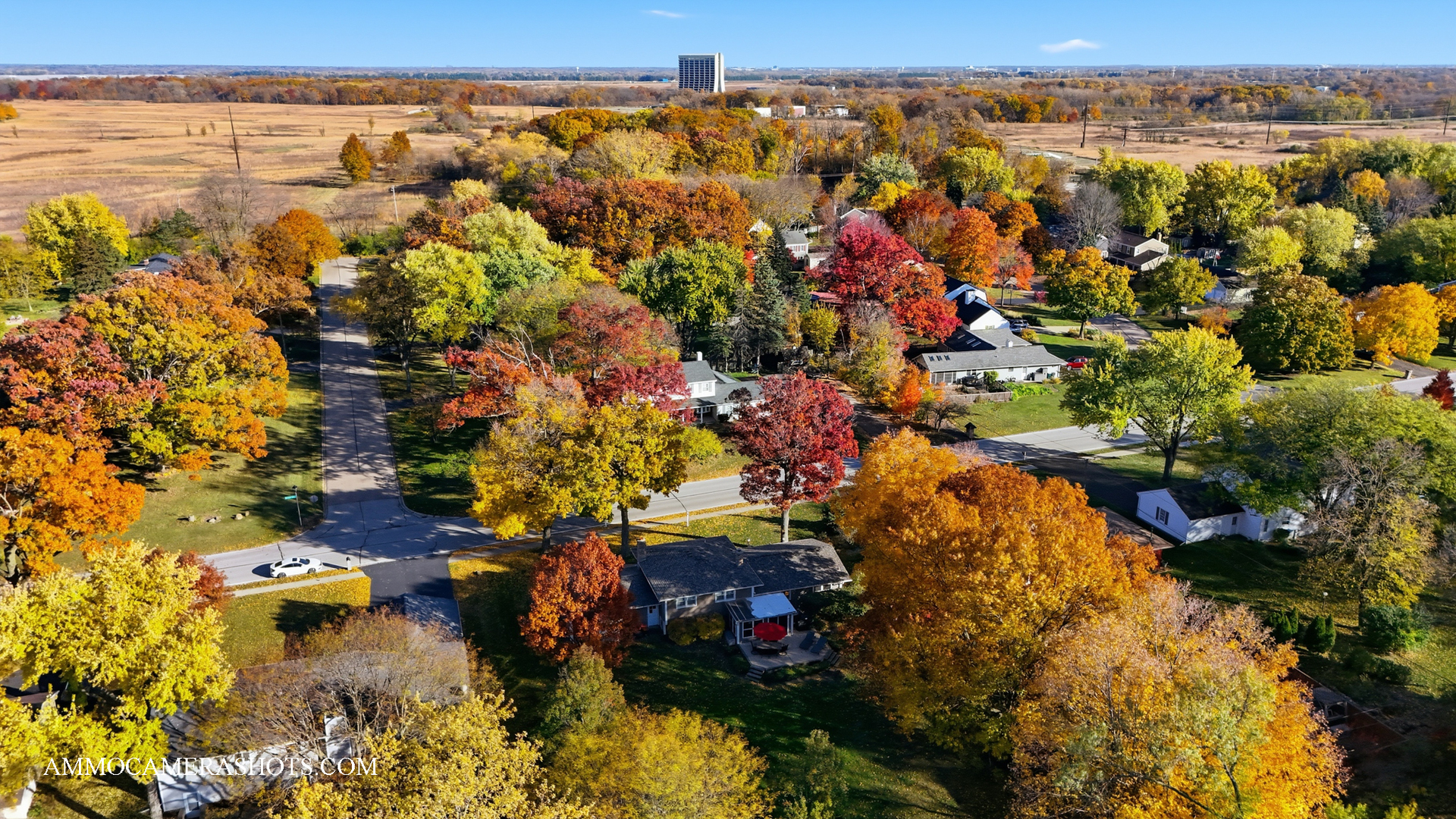 817 Woodland Hills Road Batavia, IL 60510 - Photo 34 of 38 a view of city and mountain