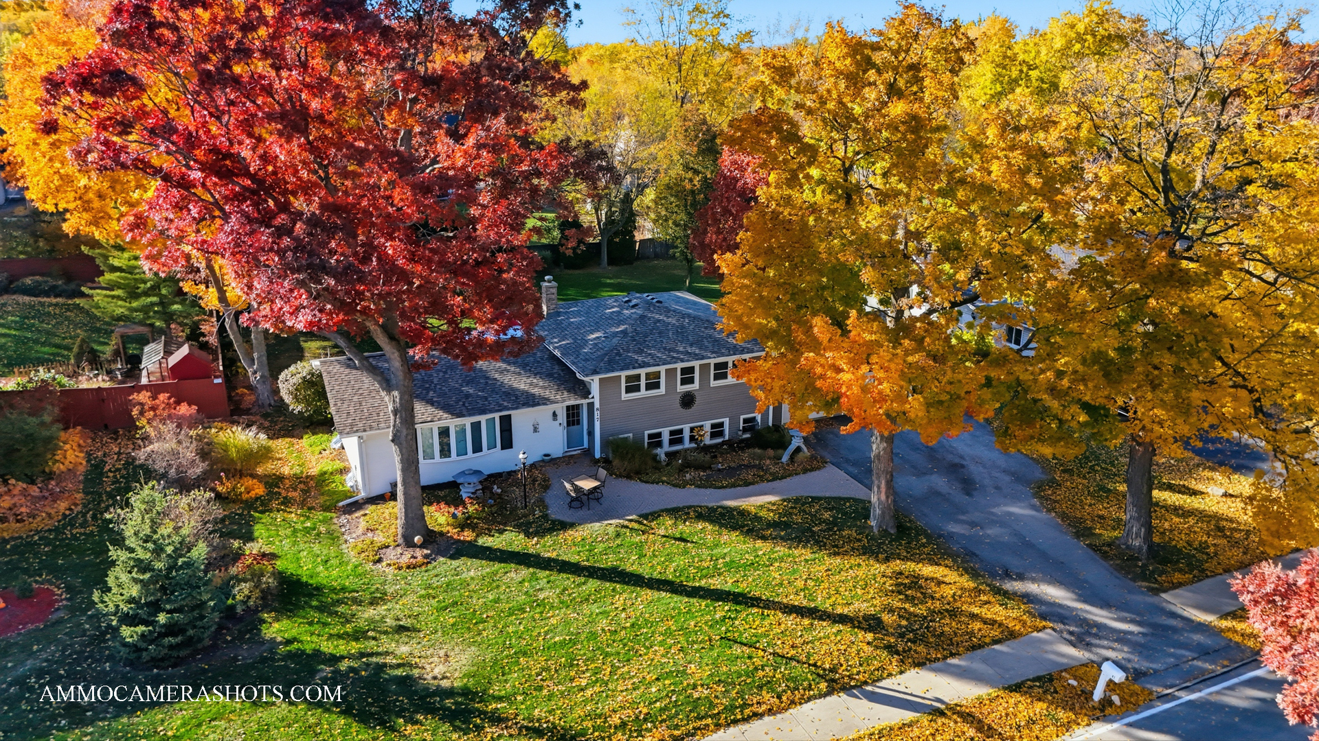 817 Woodland Hills Road Batavia, IL 60510 - Photo 4 of 38 front view of house with a yard