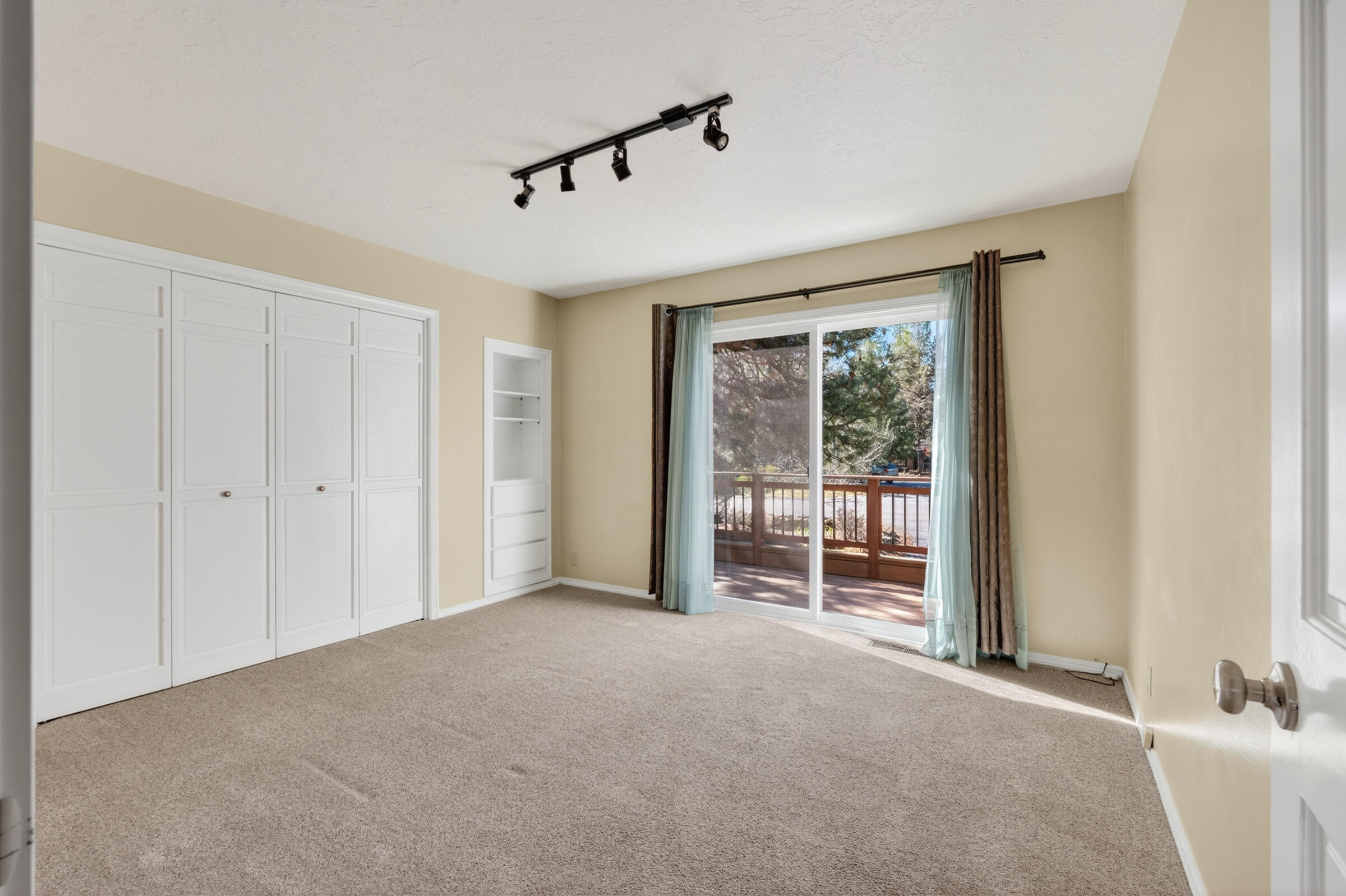 60596 Springtree Court Bend, OR 97702 - Photo 25 of 41 105_Springtree_Pro Property Photos_Bend