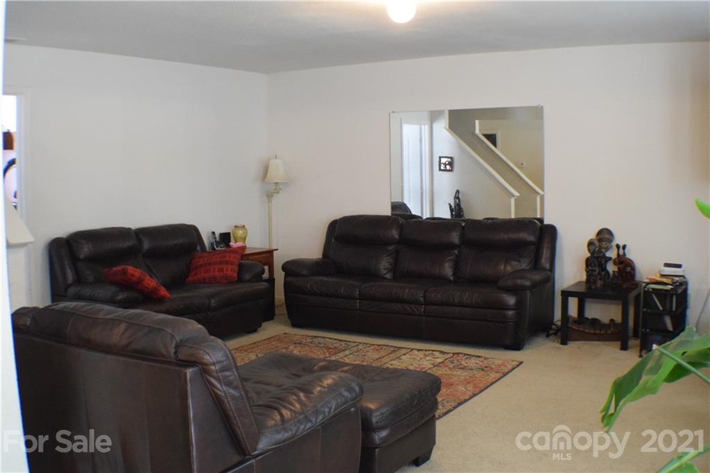 8410 Rockmoor Ridge Road Charlotte, NC 28215 - Photo 2 of 6 a living room with furniture and a couch