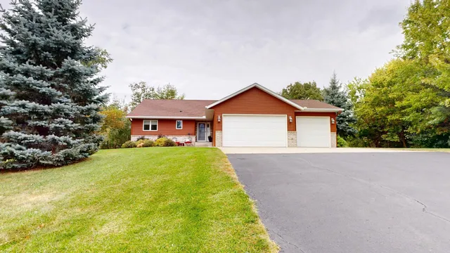 $2,200 | 122 Ridge Road, Unit 4RENT, New London, MN 56273