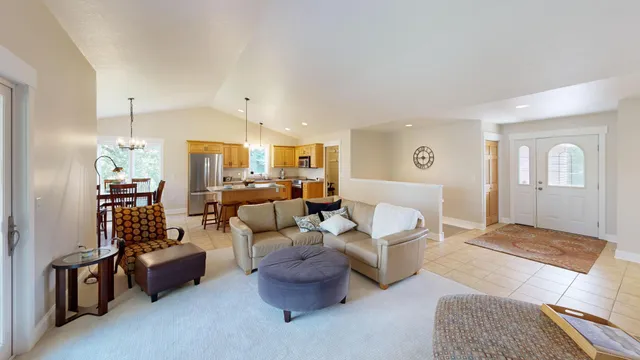 $2,200 | 122 Ridge Road, Unit 4RENT, New London, MN 56273