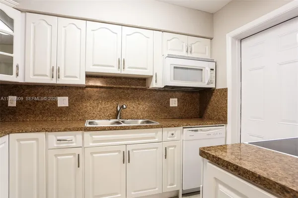 $3,050 | 1078 Northeast 157th Street, North Miami Beach, FL 33162