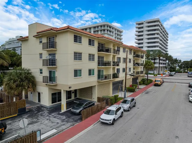 $479,000 | 8900 Collins Avenue, Unit 301, Surfside, FL 33154