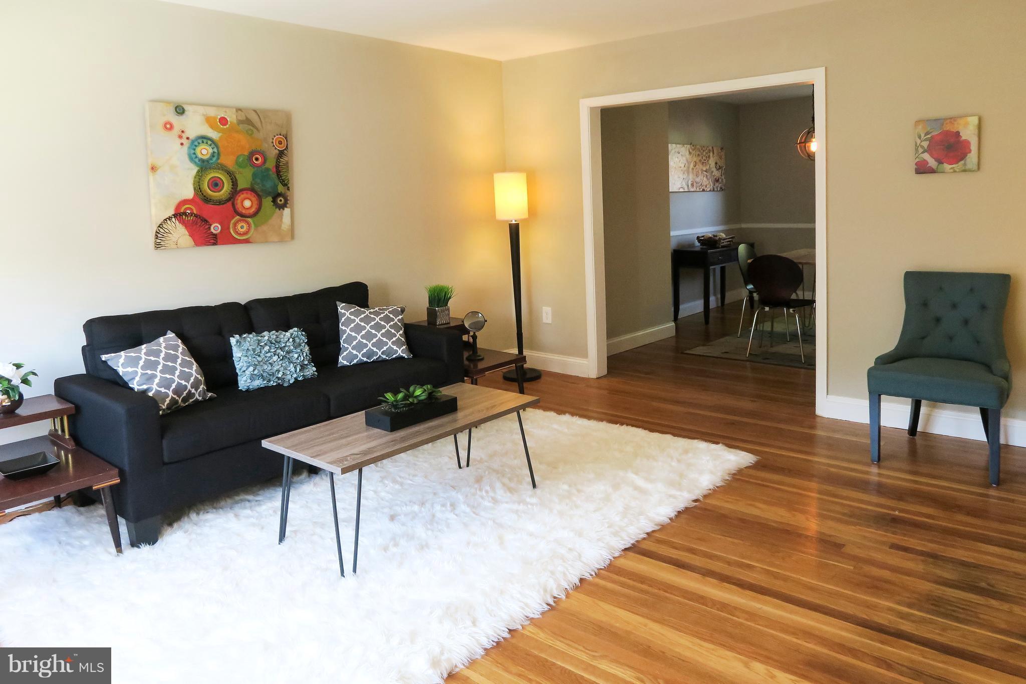1718 Red Oak Road Baltimore, MD 21234 - Photo 3 of 22 Living Room