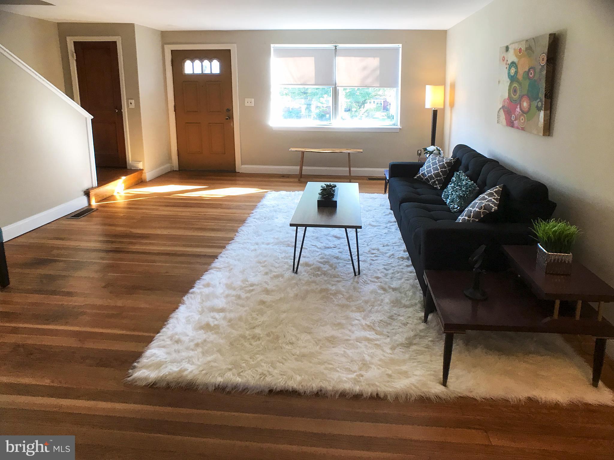 1718 Red Oak Road Baltimore, MD 21234 - Photo 4 of 22 Living Room
