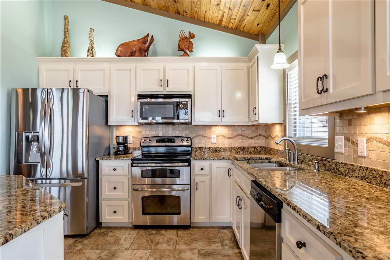 5446 North Shore Road Pensacola, FL 32507 - Photo 13 of 50 Nicely appointed kitchen!
