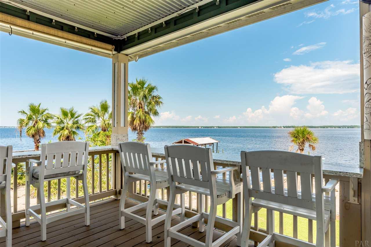 Dine on the deck!
