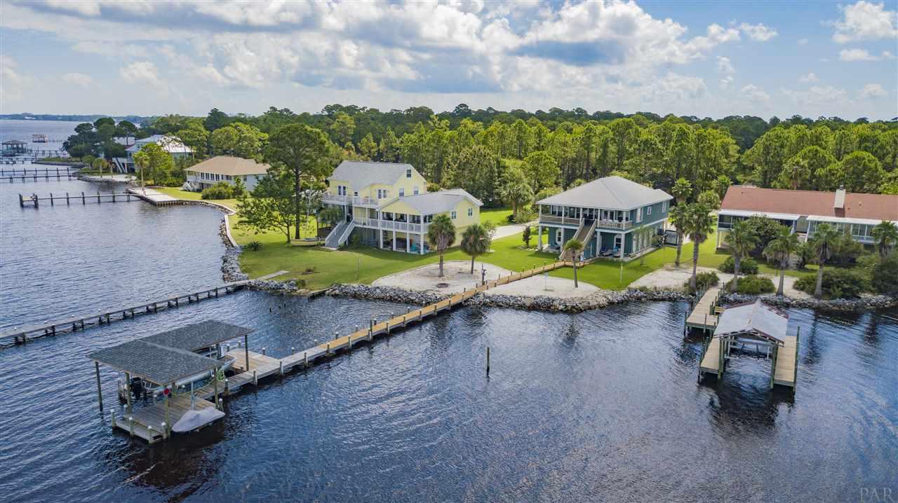 Boat dock on bay!