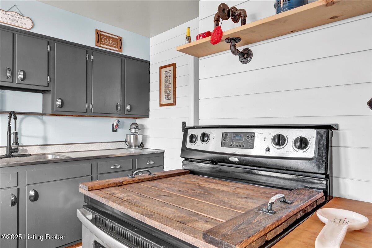 8267 Sulphur Road Sulphur, KY 40070 - Photo 17 of 40 Kitchen