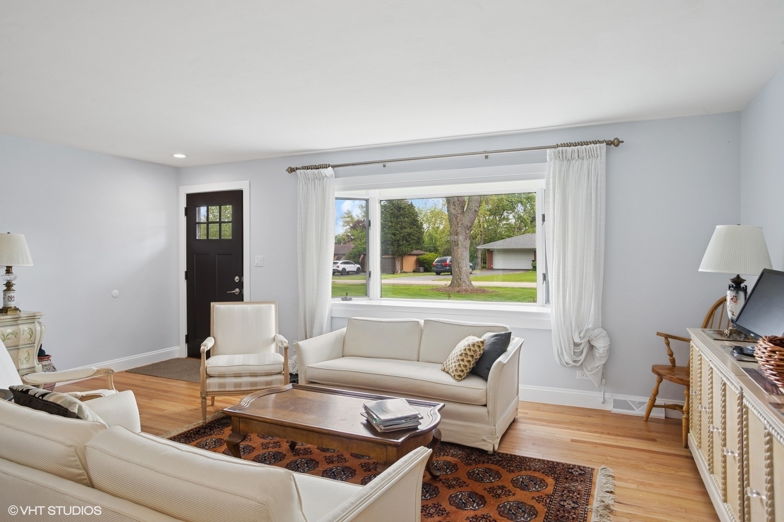 2050 Beechnut Road Northbrook, IL 60062 - Photo 3 of 18 a living room with furniture and a window