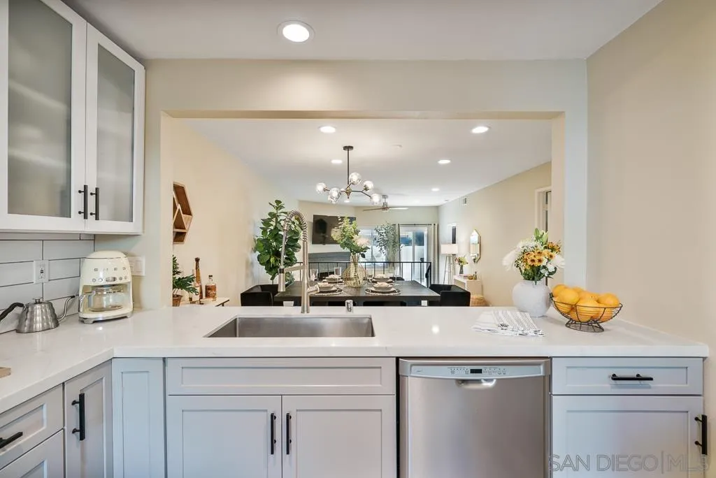 3121 Evening Way, Unit B La Jolla, CA 92037 - Photo 1 of 56