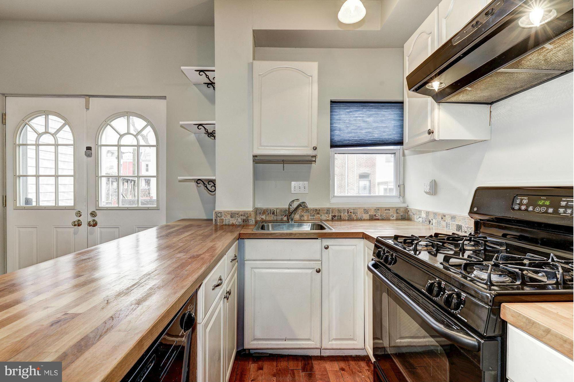 770 Columbia Road Northwest Washington, DC 20001 - Photo 9 of 26 Kitchen
