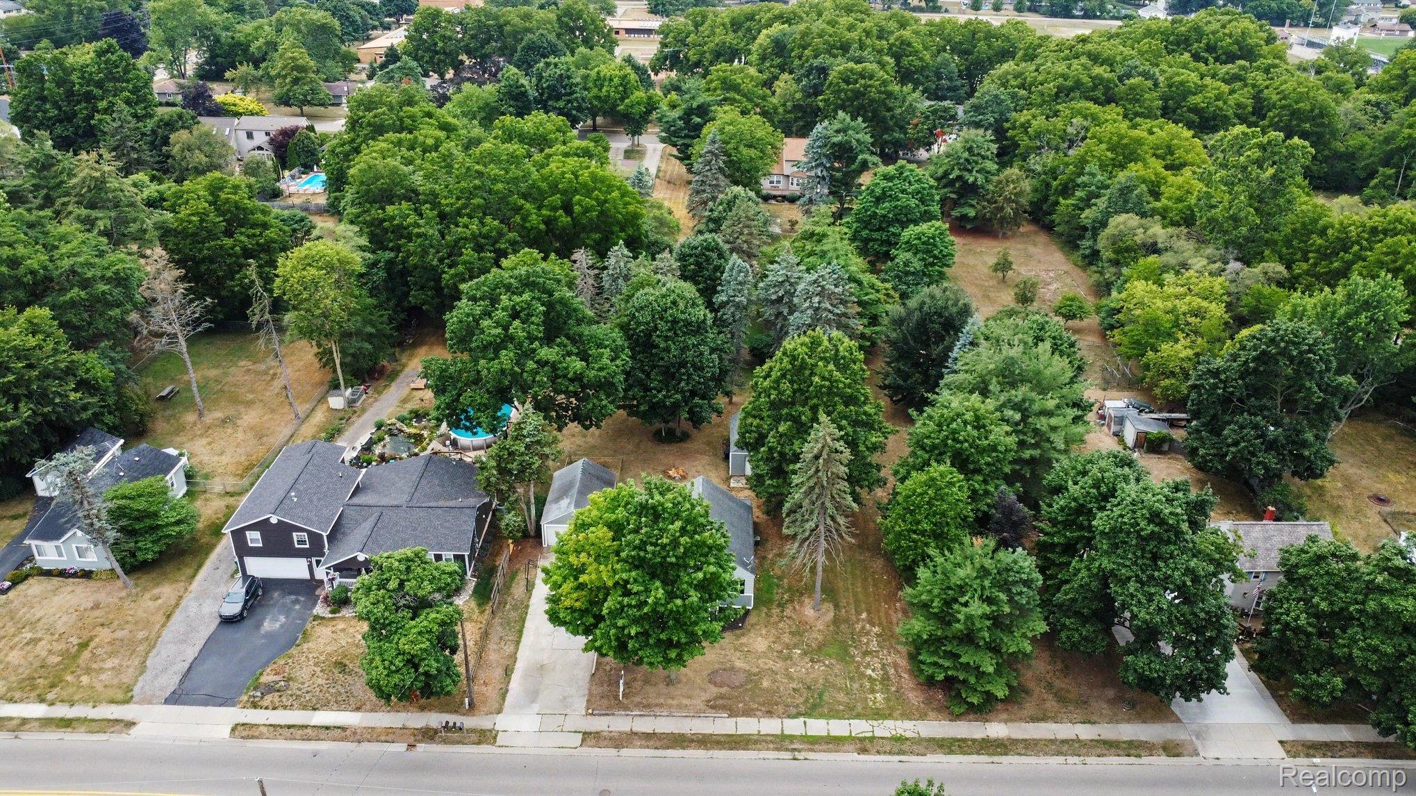 437 Deland Road Flushing, MI 48433 - Photo 25 of 27 022_file_5716.jpg