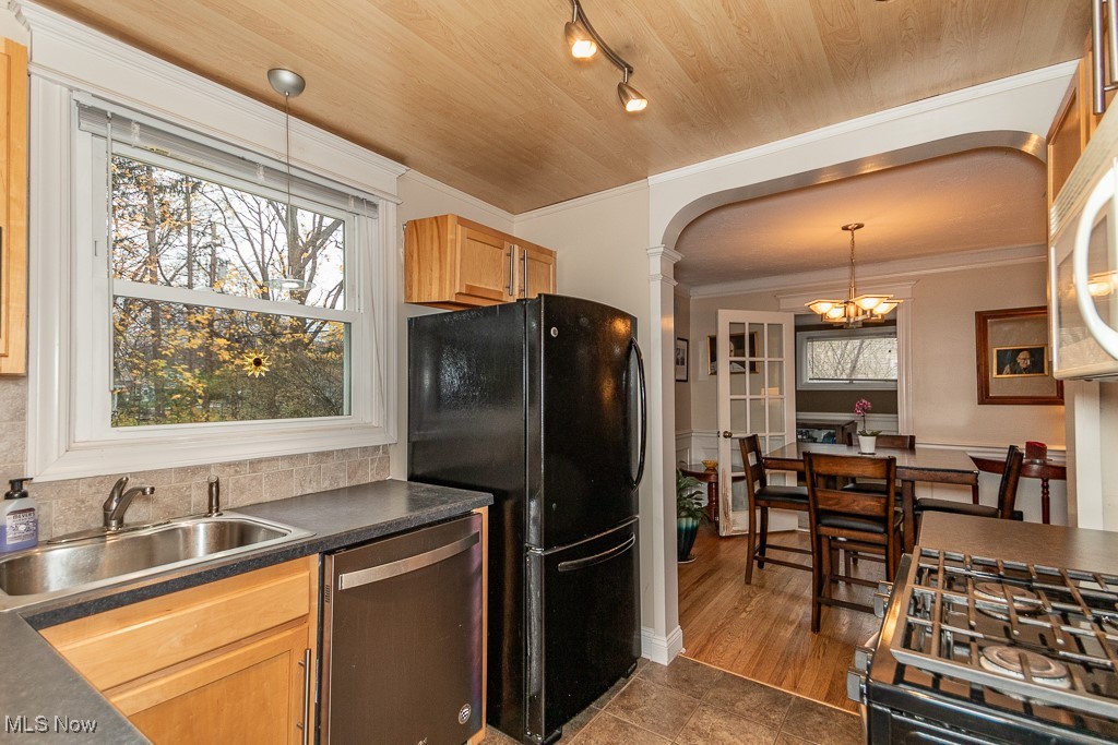 8239 Midland Road Mentor, OH 44060 - Photo 16 of 40