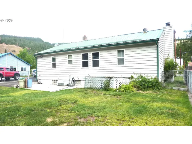 $324,800 | 610 Bluff Road, Klickitat, WA 98628