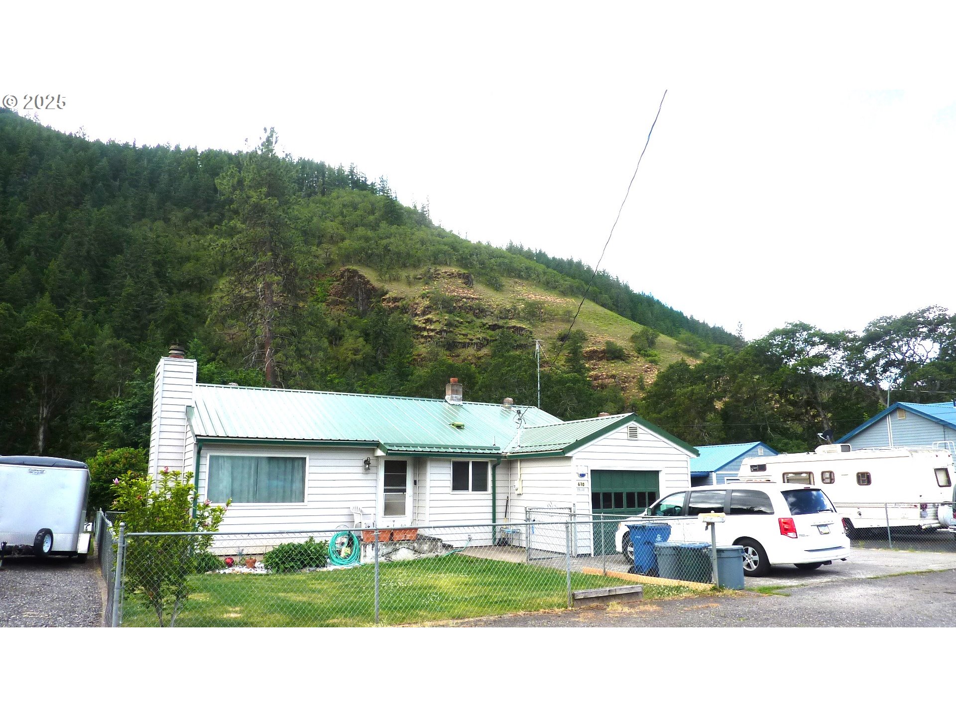 610 Bluff Road Klickitat, WA 98628 - Photo 2 of 32