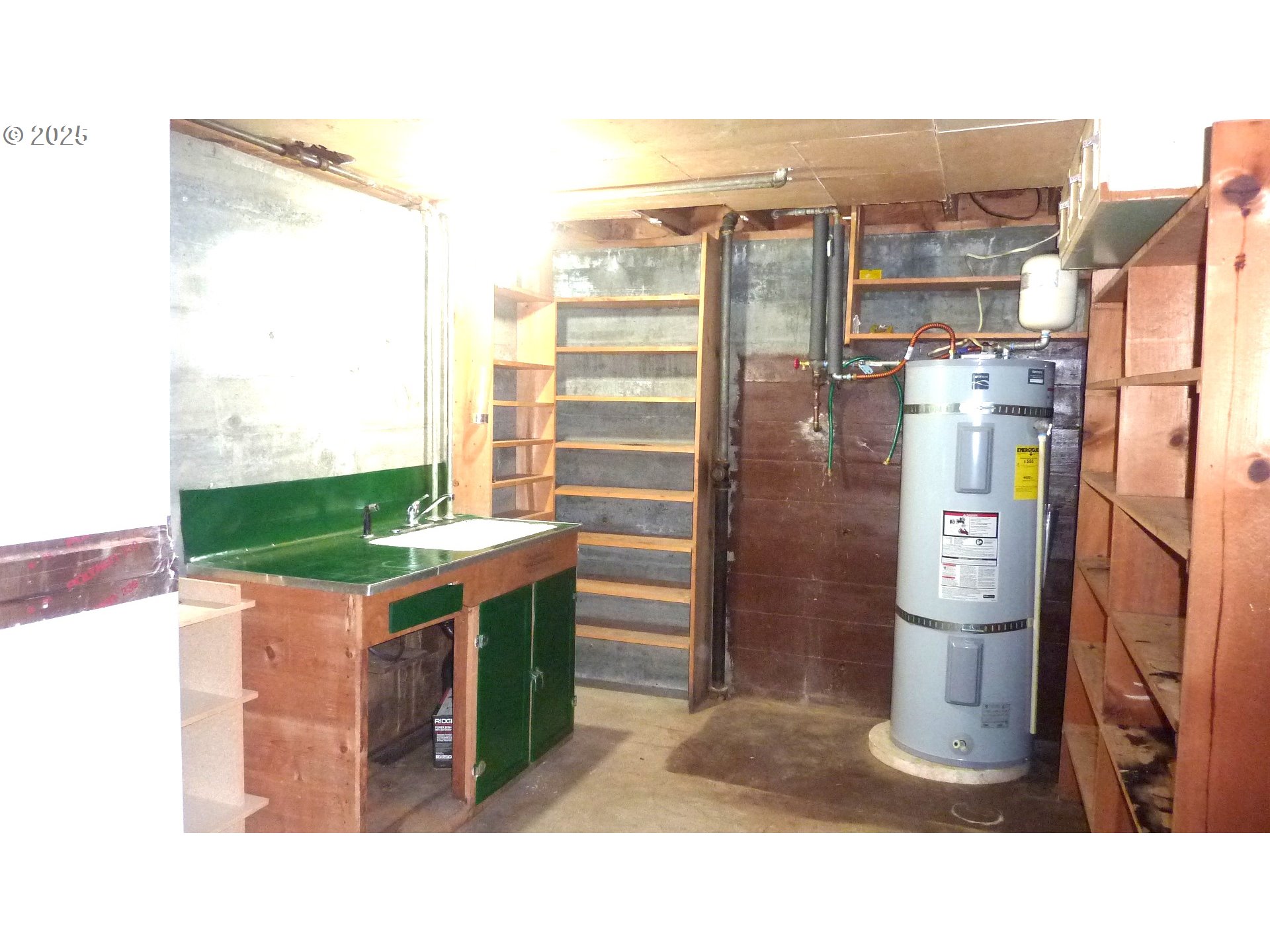 610 Bluff Road Klickitat, WA 98628 - Photo 25 of 32 Garage