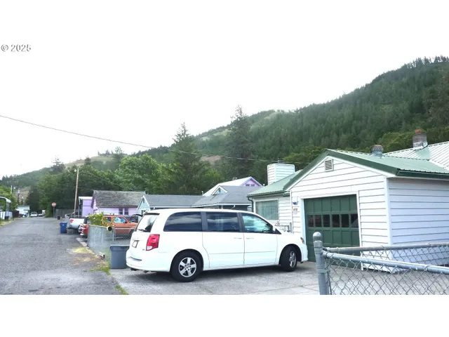 $324,800 | 610 Bluff Road, Klickitat, WA 98628