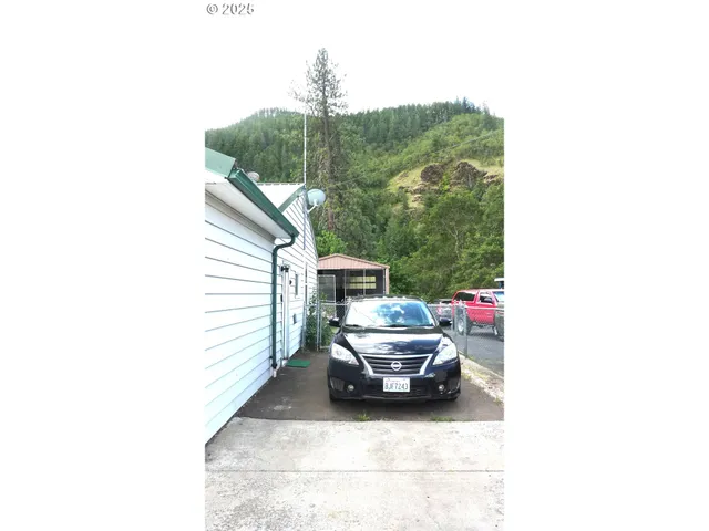 $324,800 | 610 Bluff Road, Klickitat, WA 98628