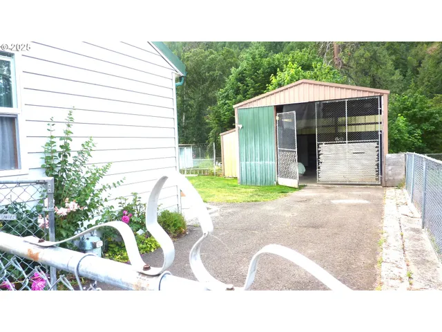 $324,800 | 610 Bluff Road, Klickitat, WA 98628