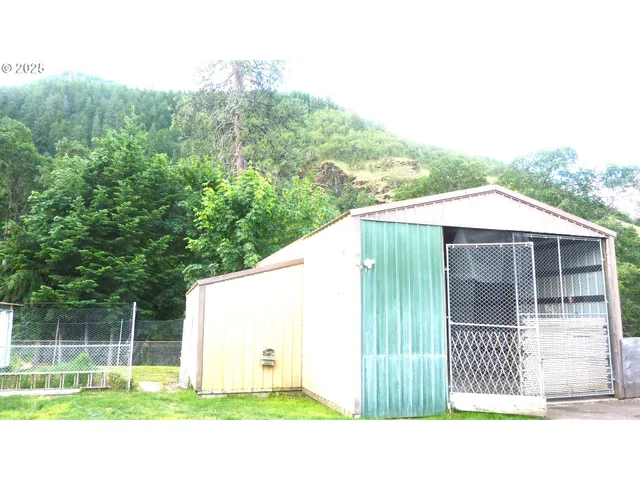 $324,800 | 610 Bluff Road, Klickitat, WA 98628