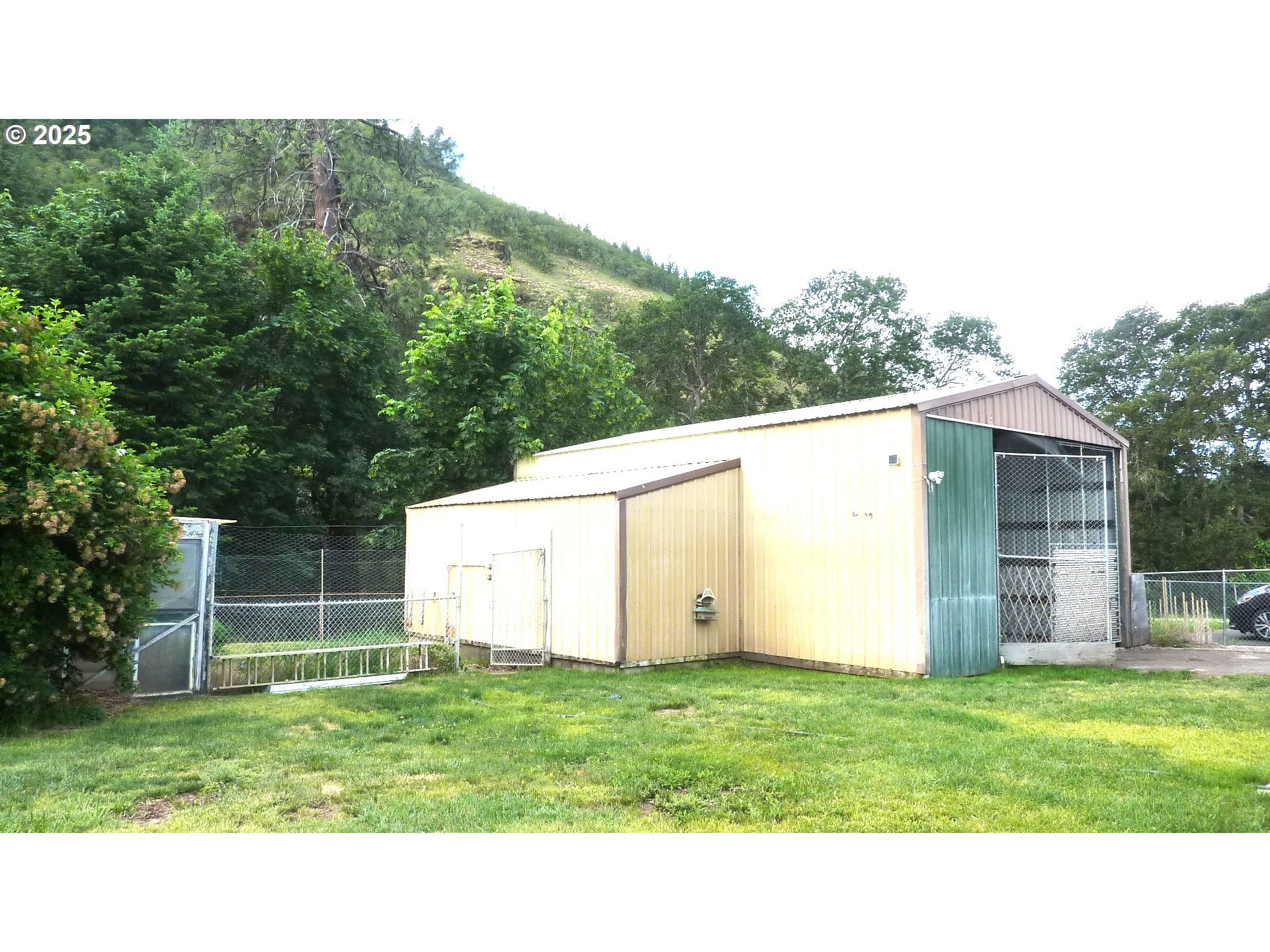 610 Bluff Road Klickitat, WA 98628 - Photo 9 of 32 RV Garage