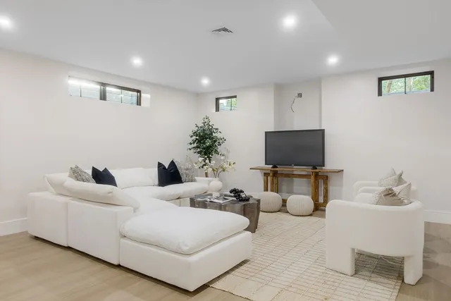 $3,245,000 | 310 Oakland Street, Wellesley, MA 02481